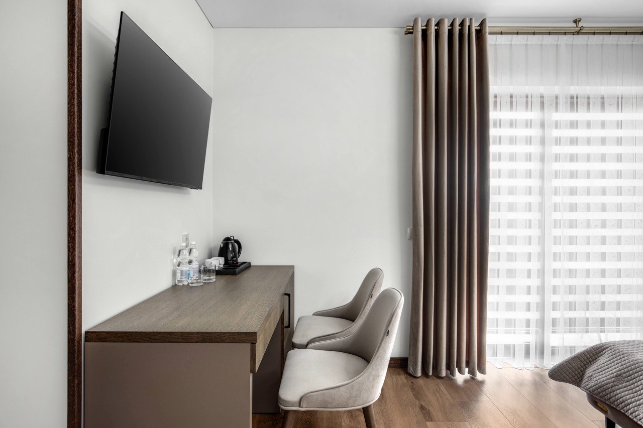 2-person-half-lux-2