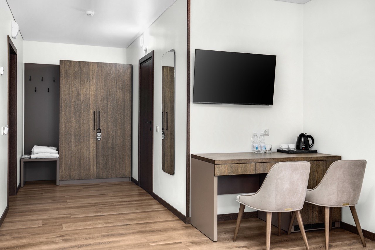 2-person-half-lux-7